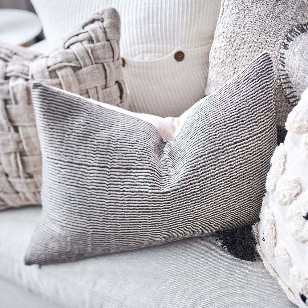 Vigare Linen Cushion Natural/Black 40x60cm