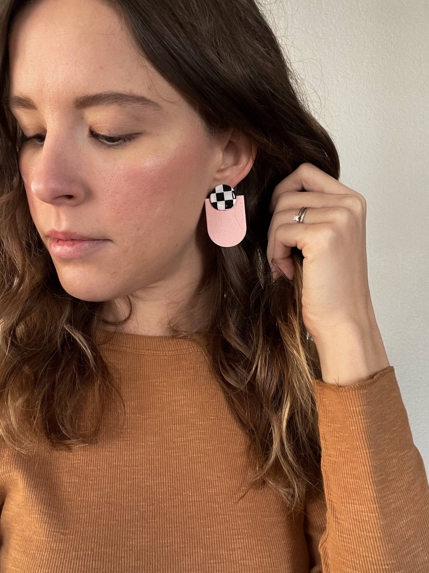 Millie Checkered Studs: Blush