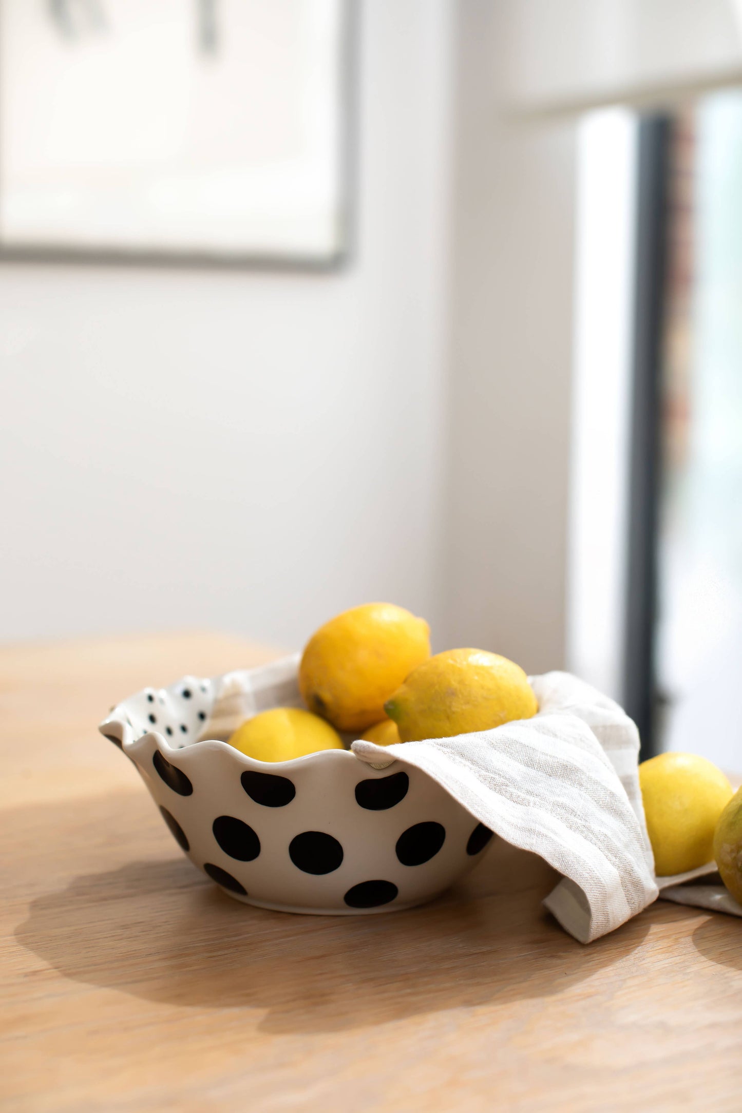 Mono Dots Large Frilly Bowl