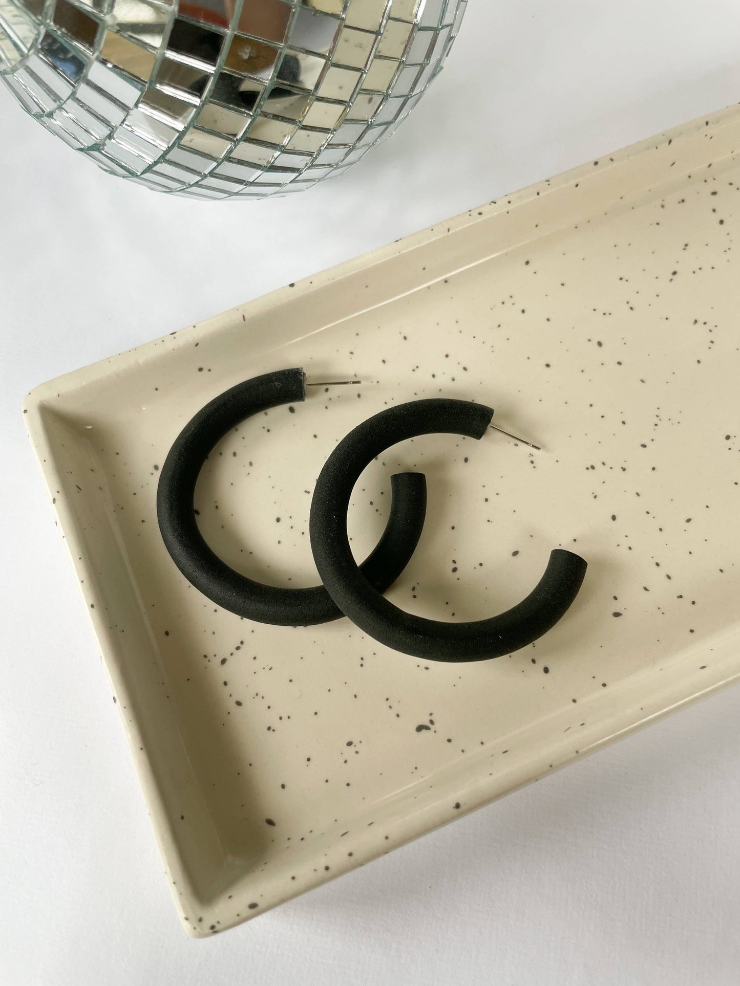Ellory Hoops in Black: Large (2.0")