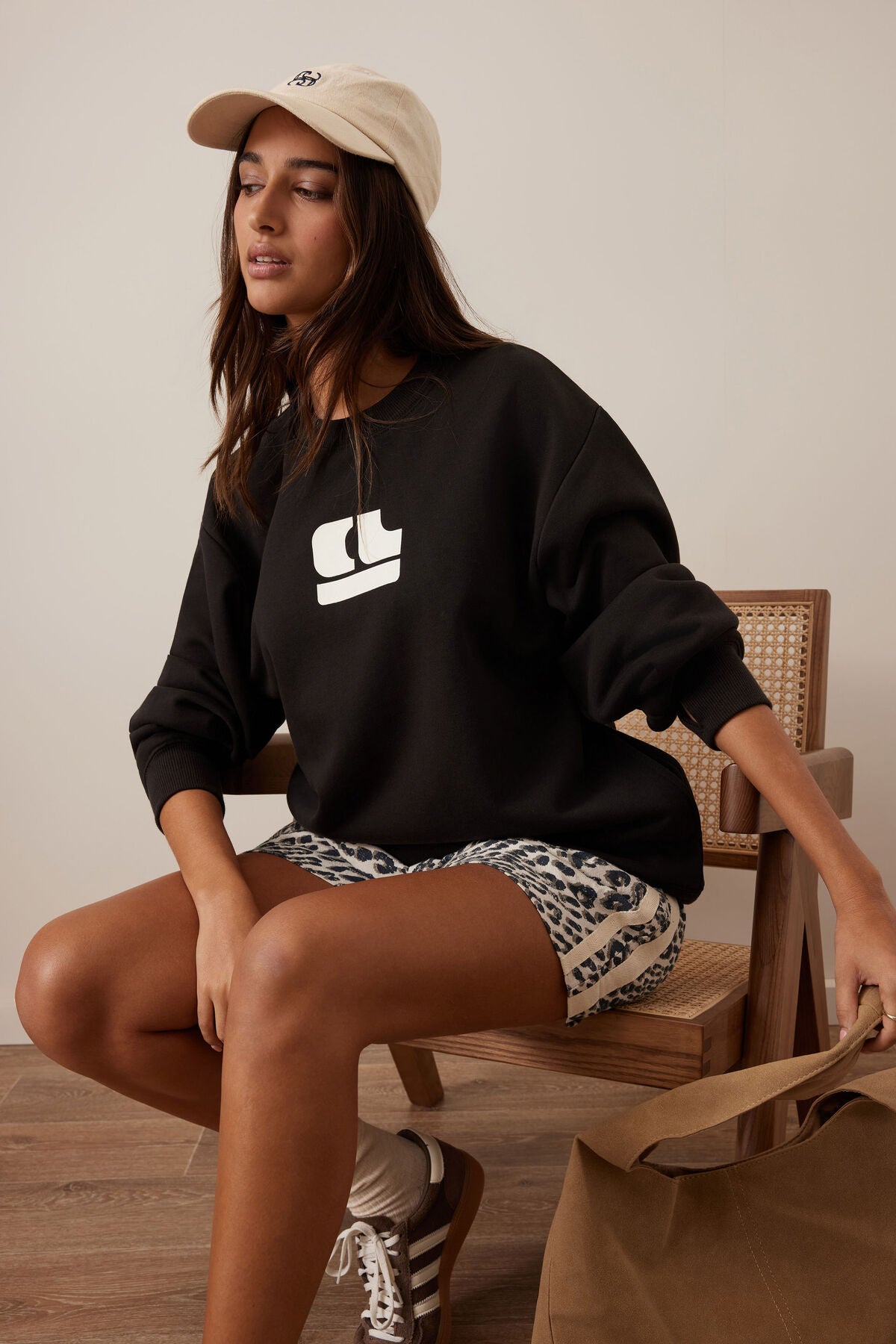 Isla Oversized Slouchy Crew black
