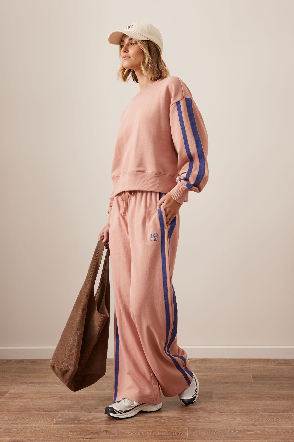Gigi Wide Leg Terry Trackpant - pink