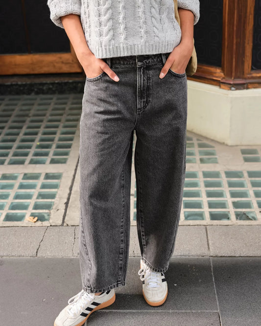Maggie Tapered Barrel Jean - Black