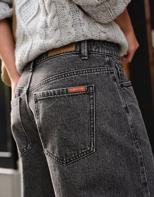 Maggie Tapered Barrel Jean - Black